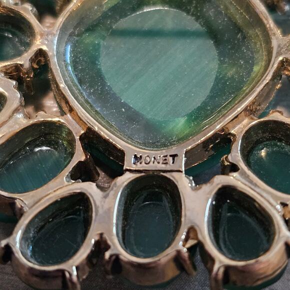 Vintage Signed Monet Cabochon Brooch Large Emerald Green Jewelry Pin Glam 80s - Picture 3 of 13